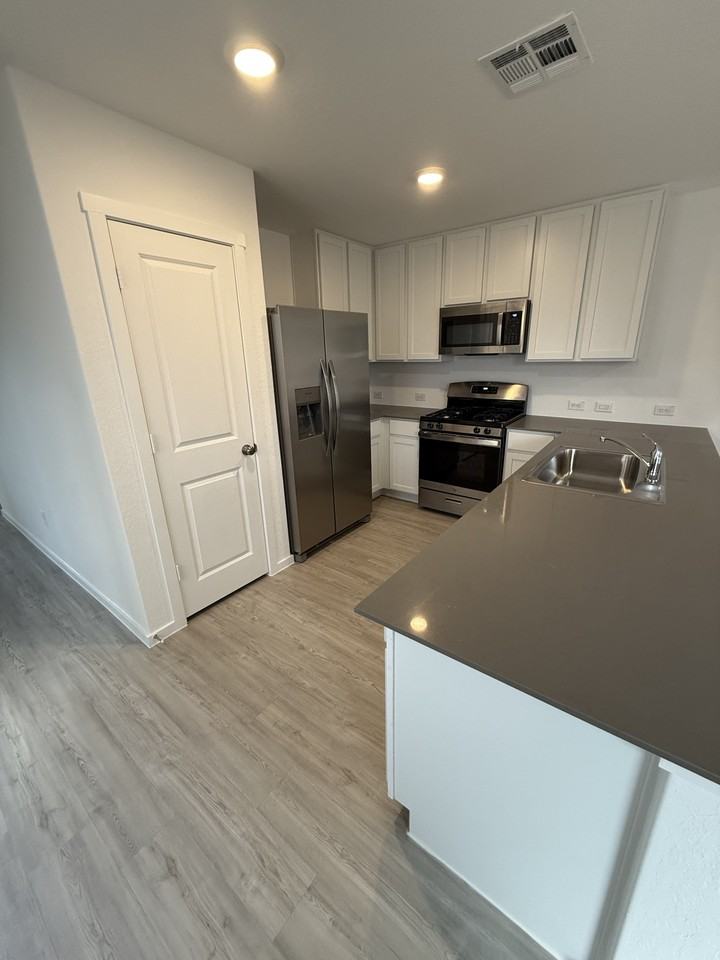 3910 Greensfield Way #NA - Photo 6 of 9