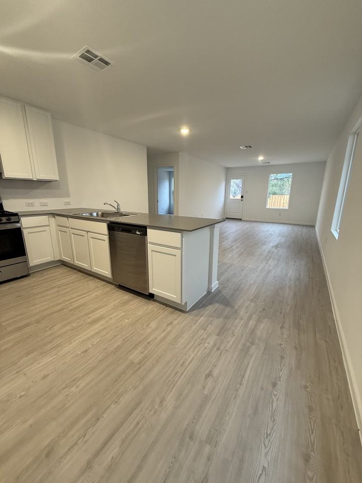 3910 Greensfield Way #NA - Photo 7 of 9