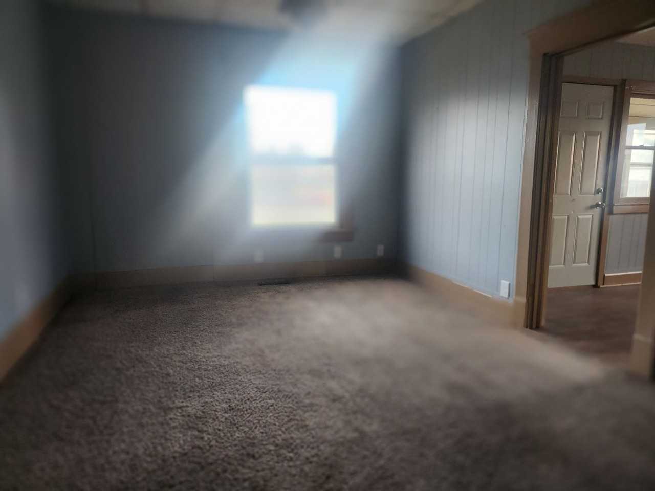 456 S Walnut St - Photo 3 of 9