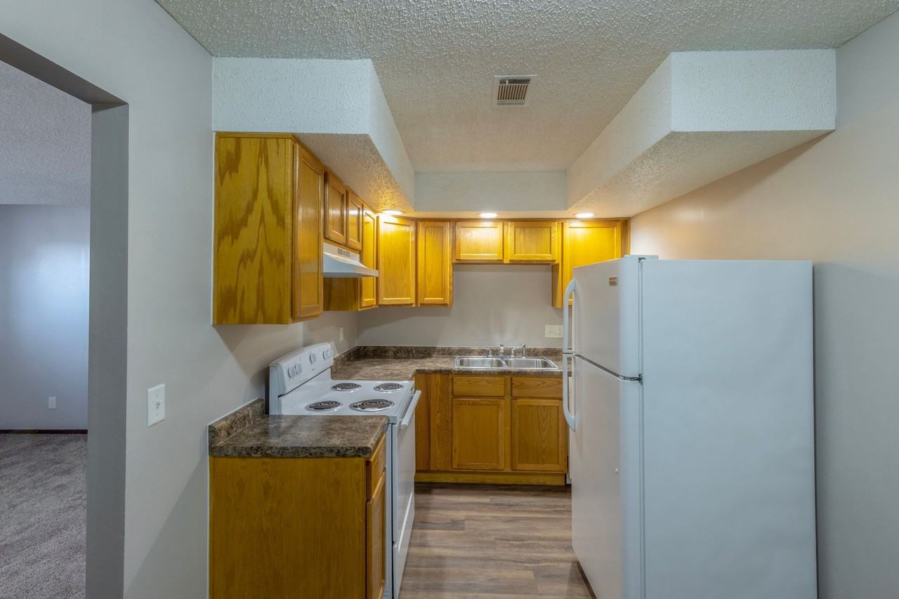 Eagle Ridge Apartments - Photo 2 of 10