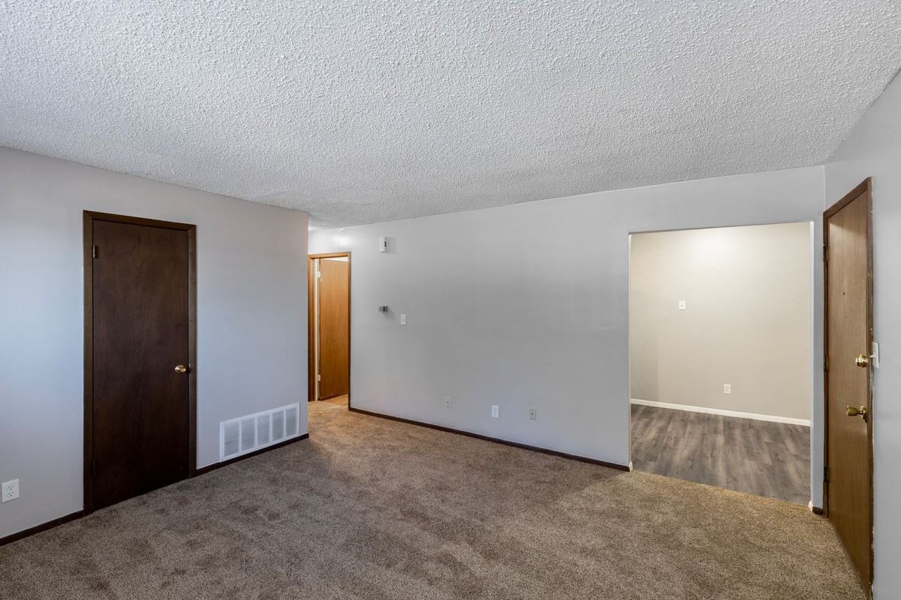 Eagle Ridge Apartments - Photo 3 of 10