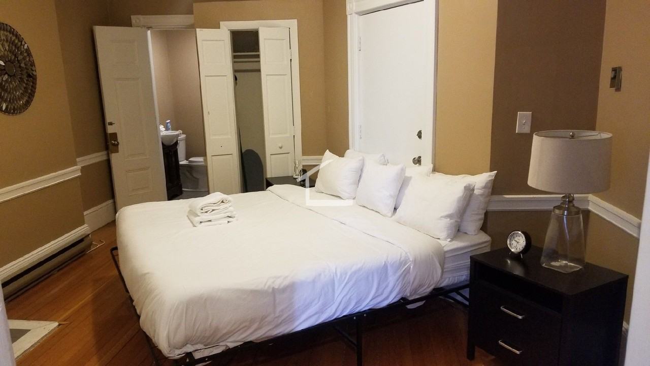 10 Bay State Rd - Photo 2 of 4