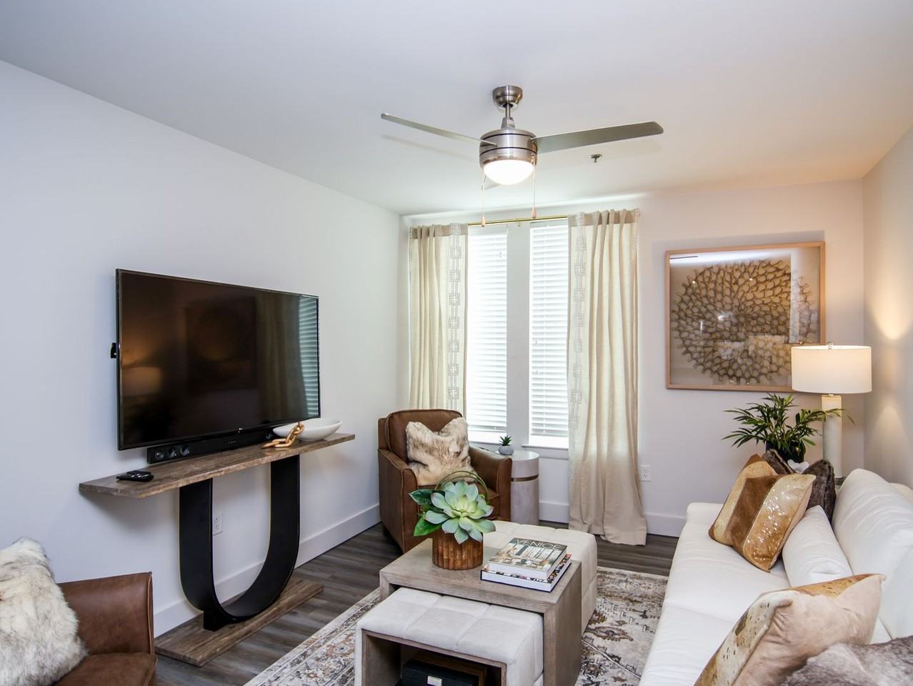 514 Jackson Avenue East #506 - Photo 4 of 14