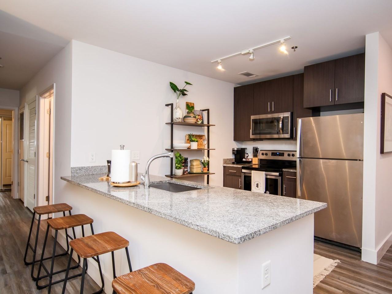 514 Jackson Avenue East #506 - Photo 5 of 14