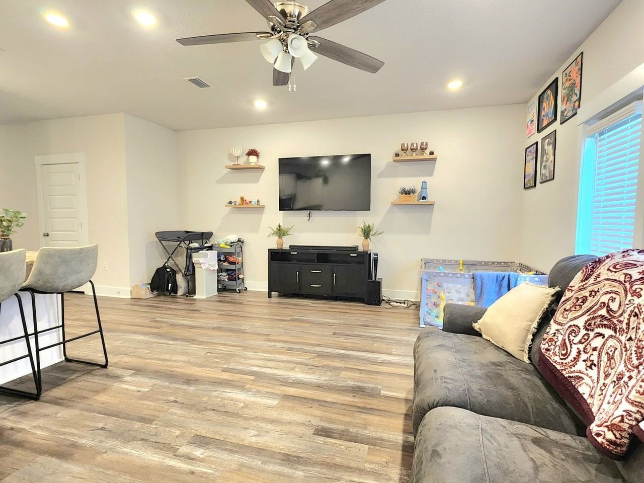 1512 Iroquois Ct - Photo 3 of 22