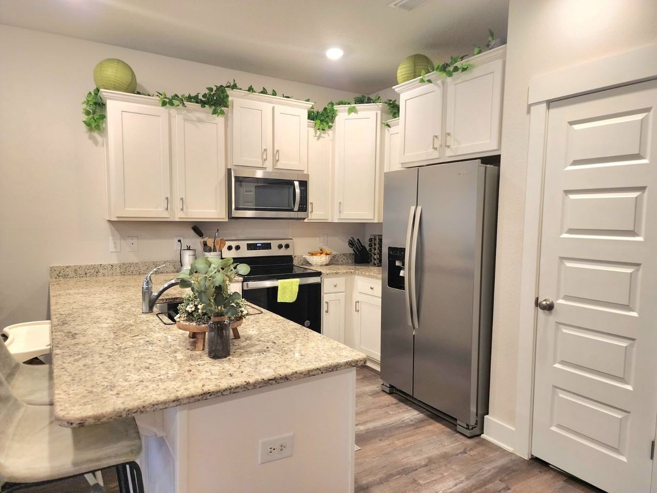 1512 Iroquois Ct - Photo 5 of 22