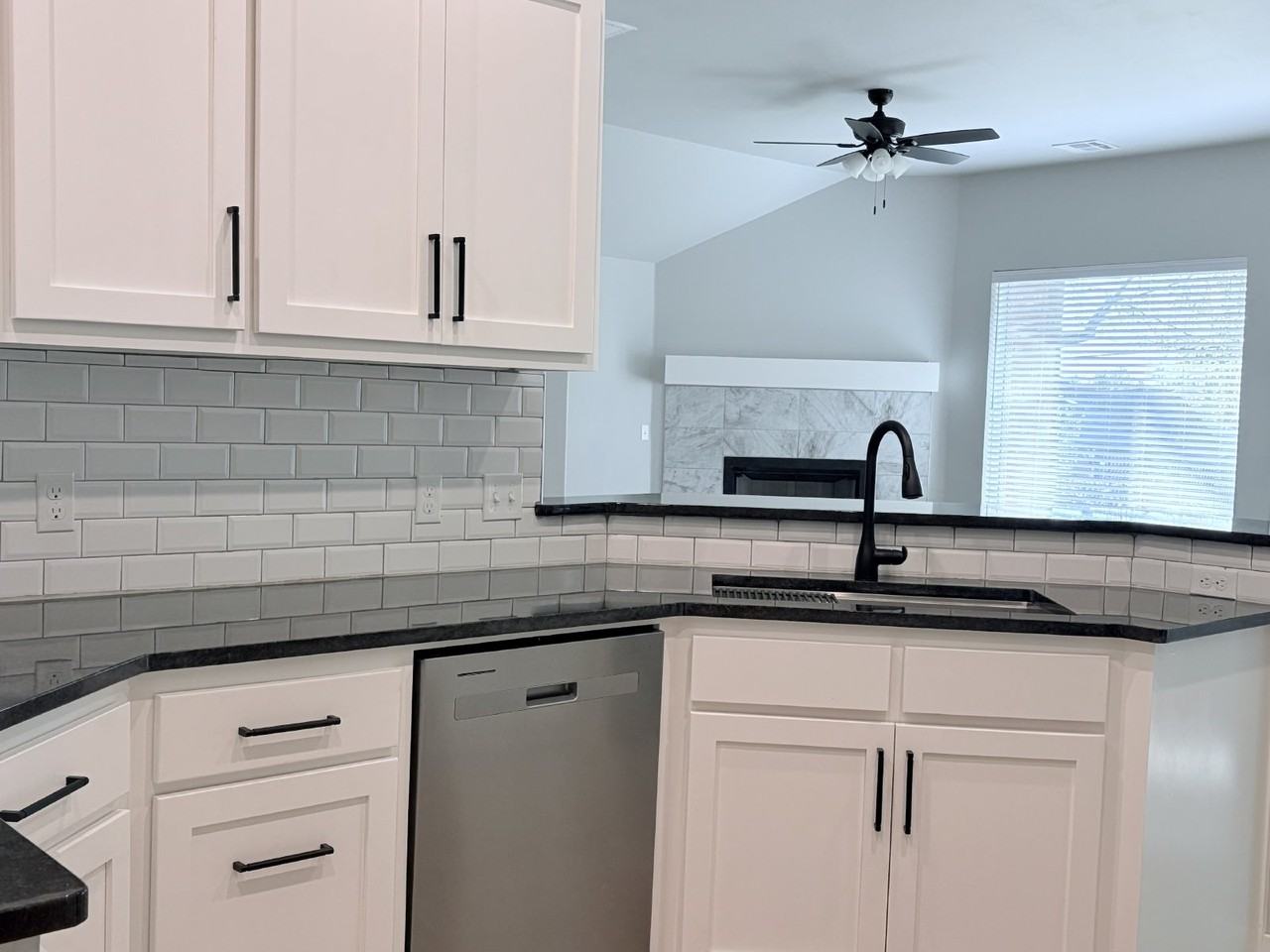 2131 N Everest Ave - Photo 3 of 20