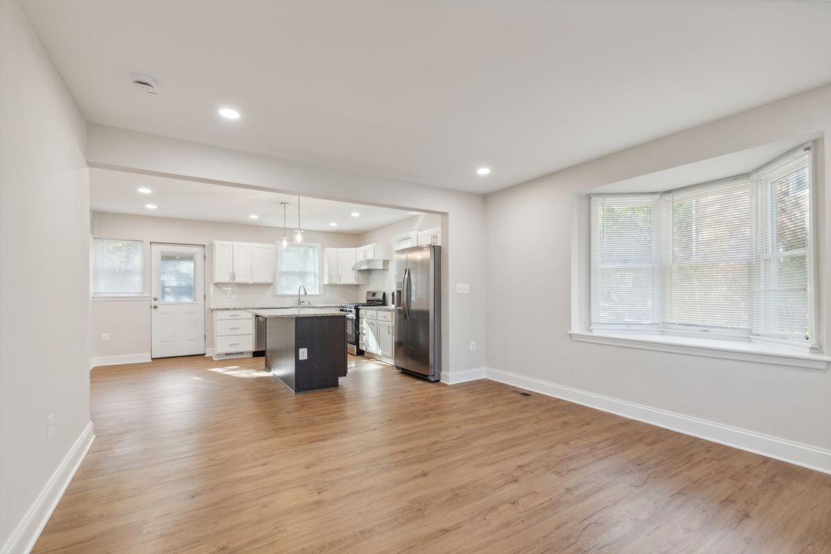 313 Charter Oak Ave - Photo 2 of 6