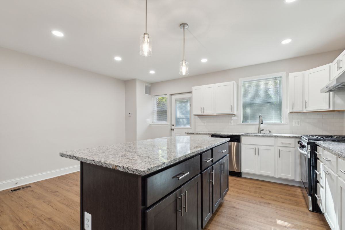 313 Charter Oak Ave - Photo 3 of 6