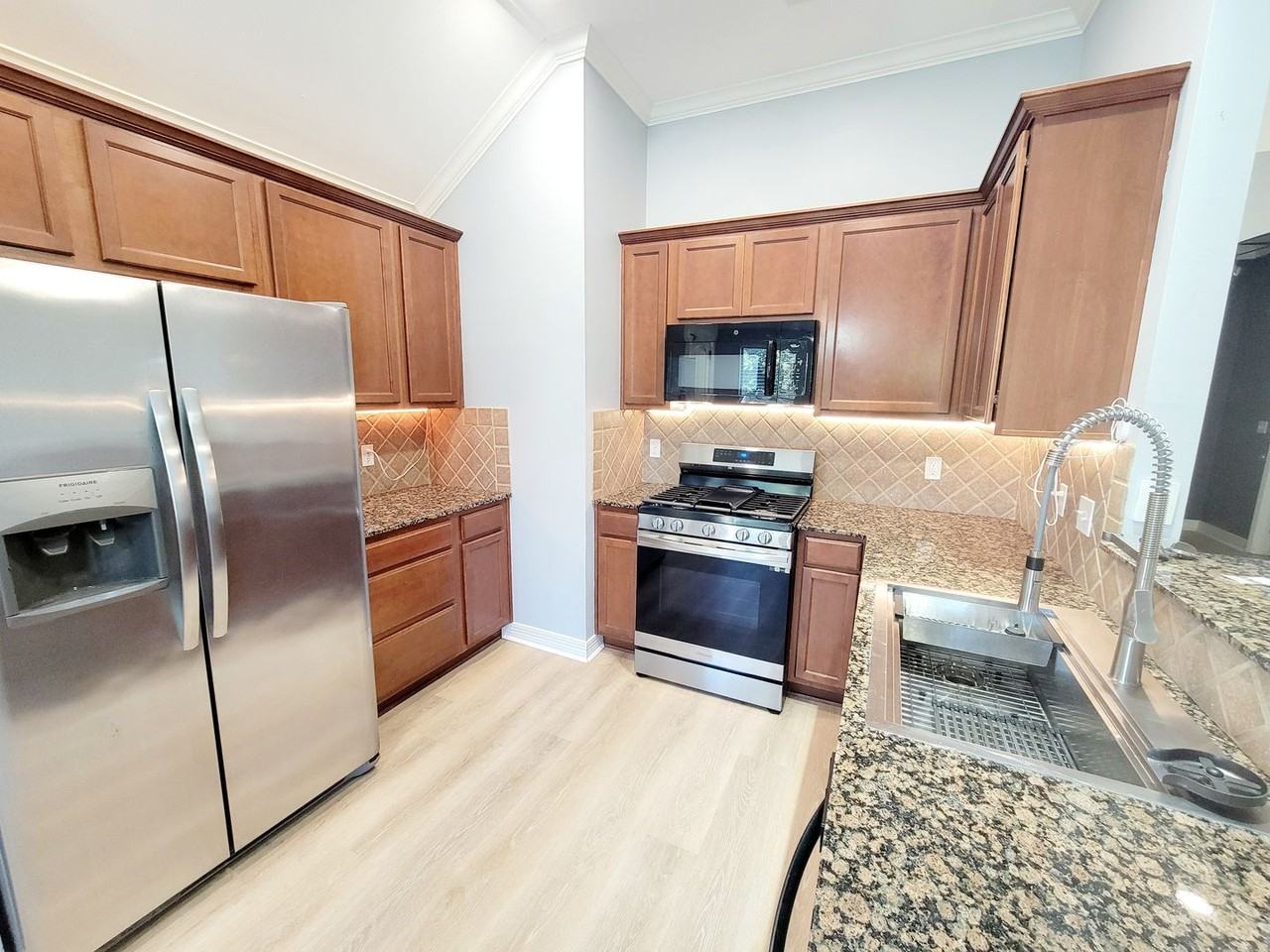 3810 Pickering Pass Dr - Photo 2 of 12