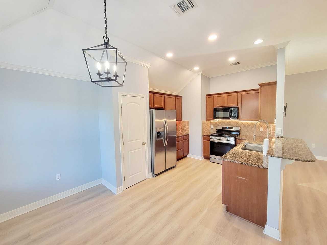 3810 Pickering Pass Dr - Photo 3 of 12