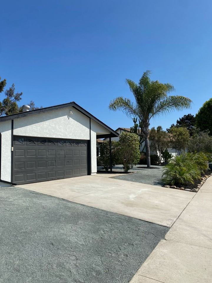 666 Mariposa Cir - Photo 2 of 17