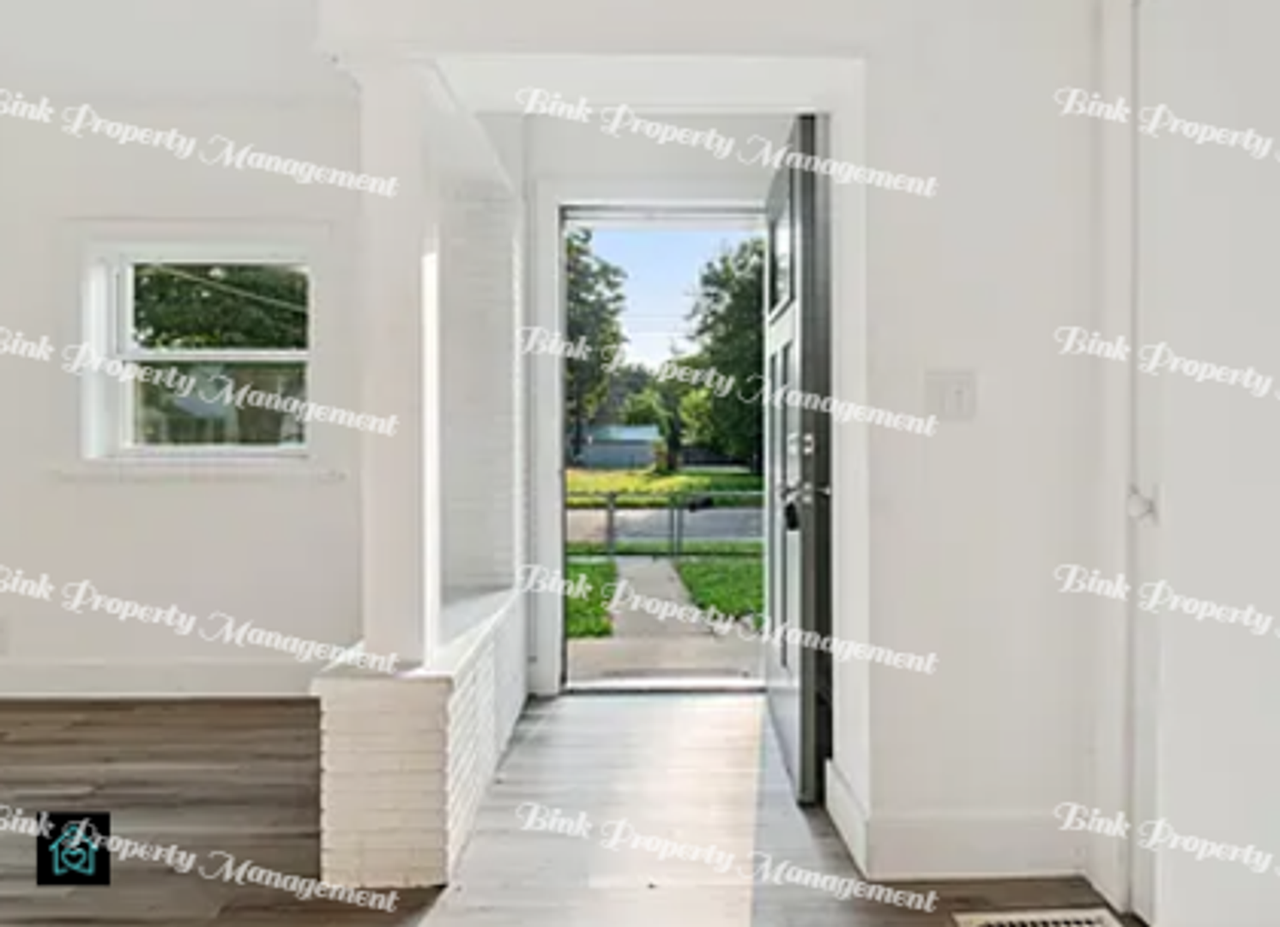 1201 Comfort St - Photo 2 of 18