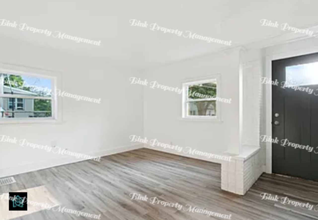 1201 Comfort St - Photo 3 of 18