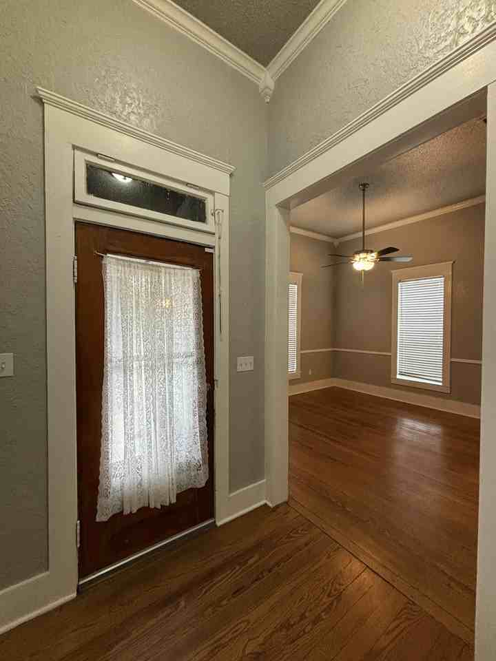 600 East Milam Street - Photo 2 of 22