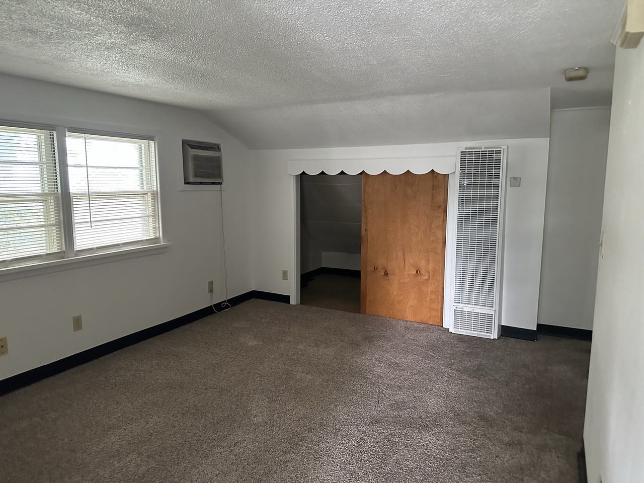 715 W American Street - Photo 2 of 12