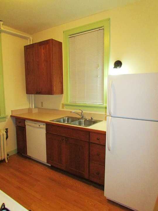 220 State St - Photo 4 of 27