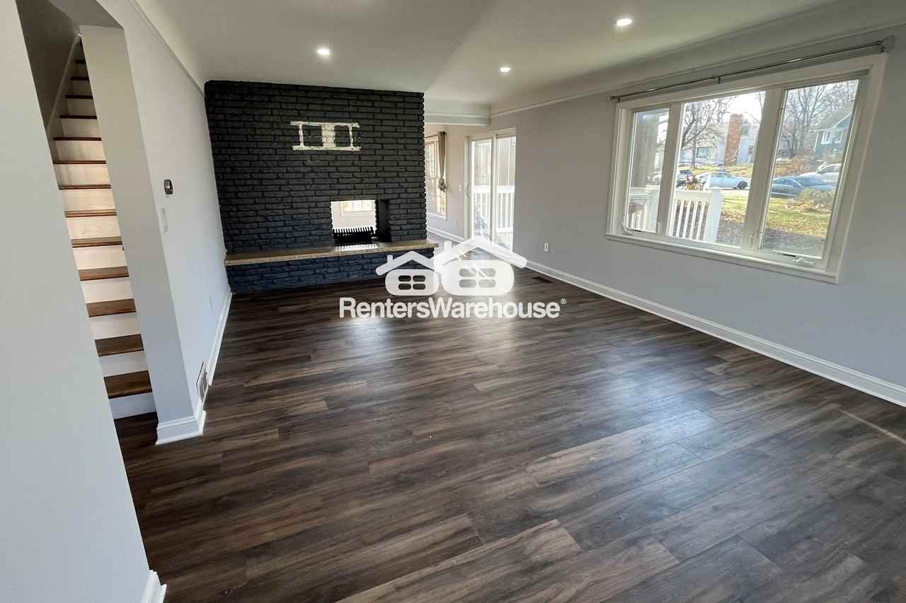 952 Logan Ln - Photo 2 of 31