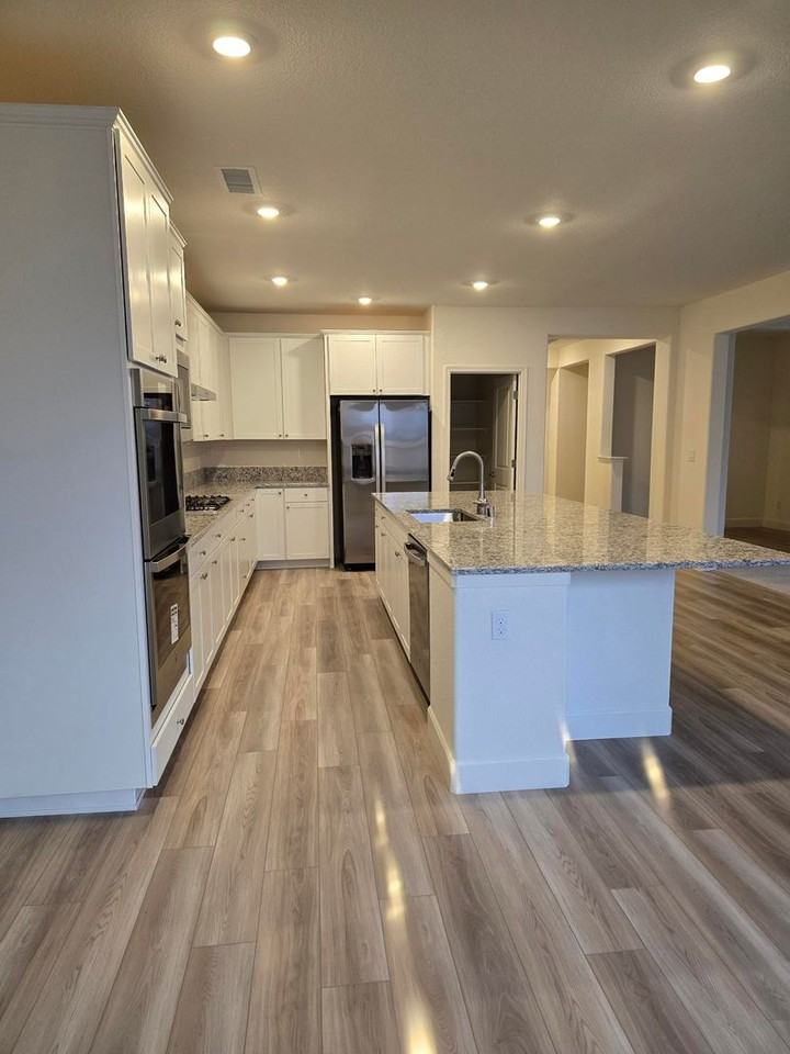 1230 Lovelock St - Photo 3 of 10