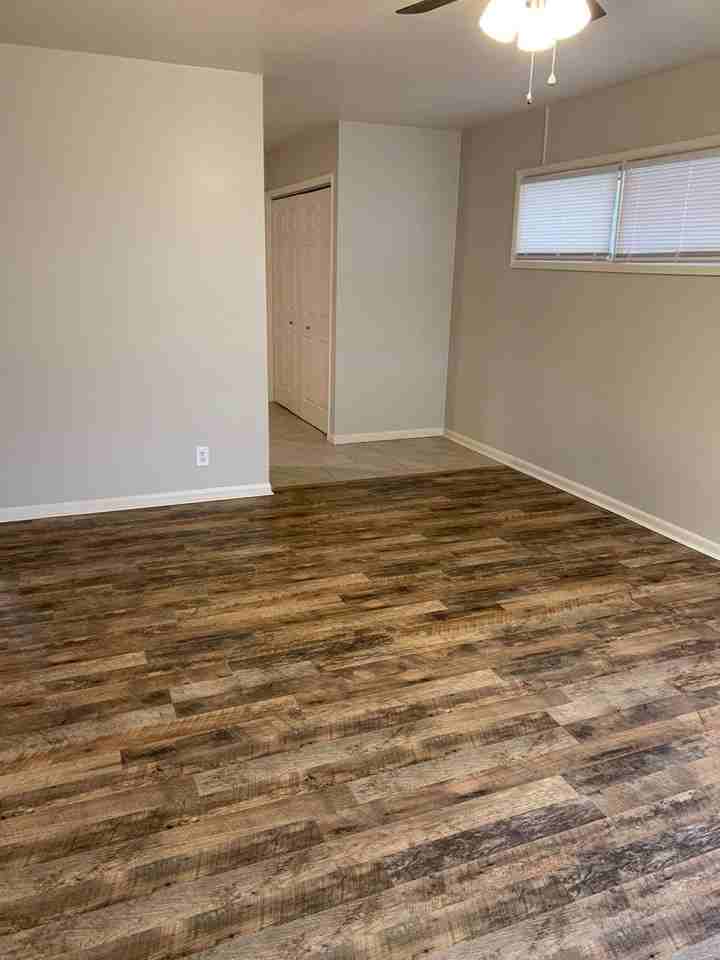 3355 S Glenn Ave - Photo 3 of 23