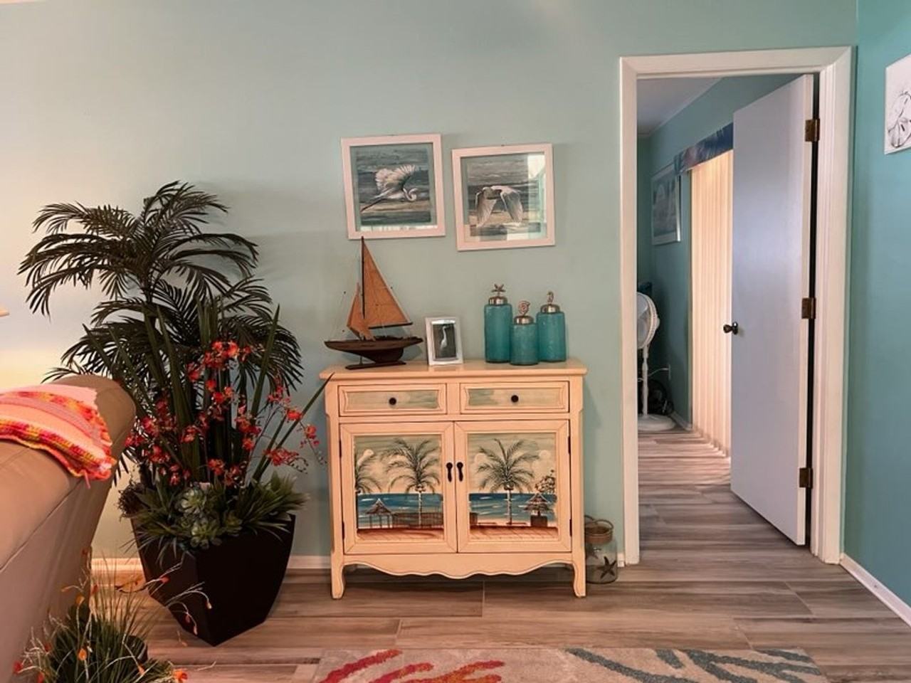 1551 Sussex Rd - Photo 7 of 33