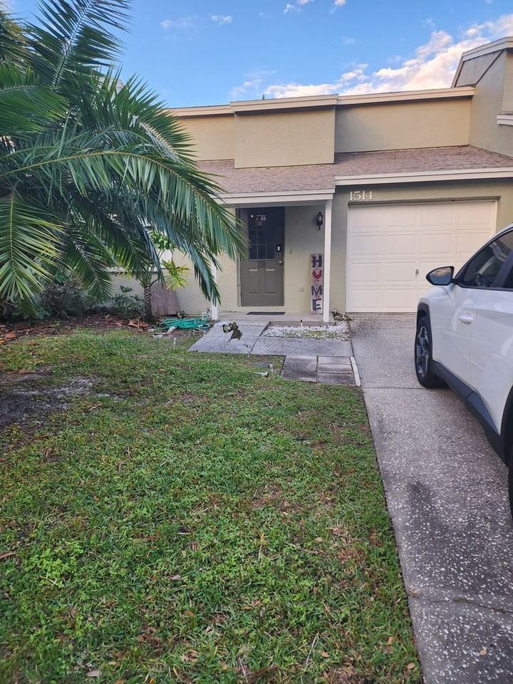 1514 Adams Cir E - Photo 4 of 13