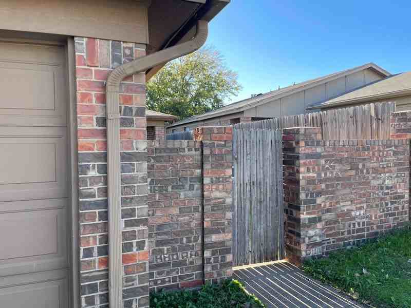 10257 Aurora Dr - Photo 2 of 13