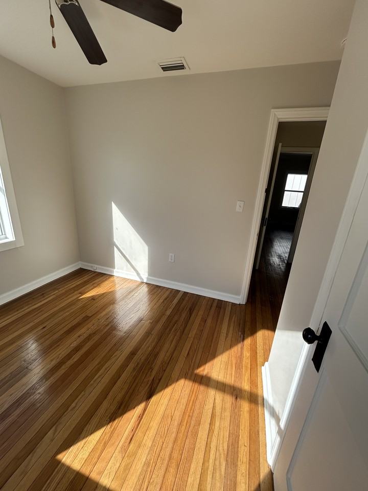 1537 Oak Ave #NA - Photo 3 of 13