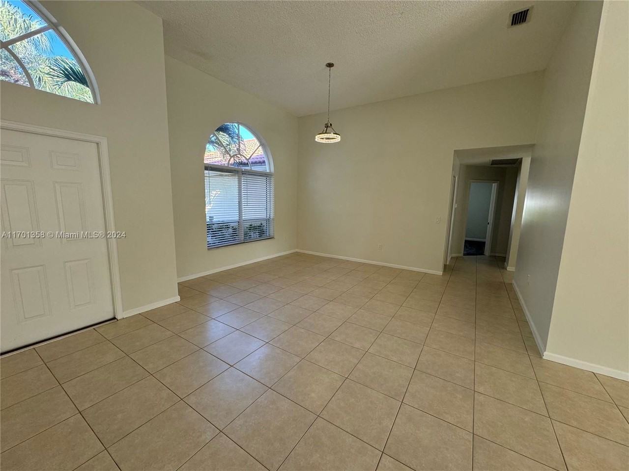 7440 Nw 65th Ln - Photo 3 of 8