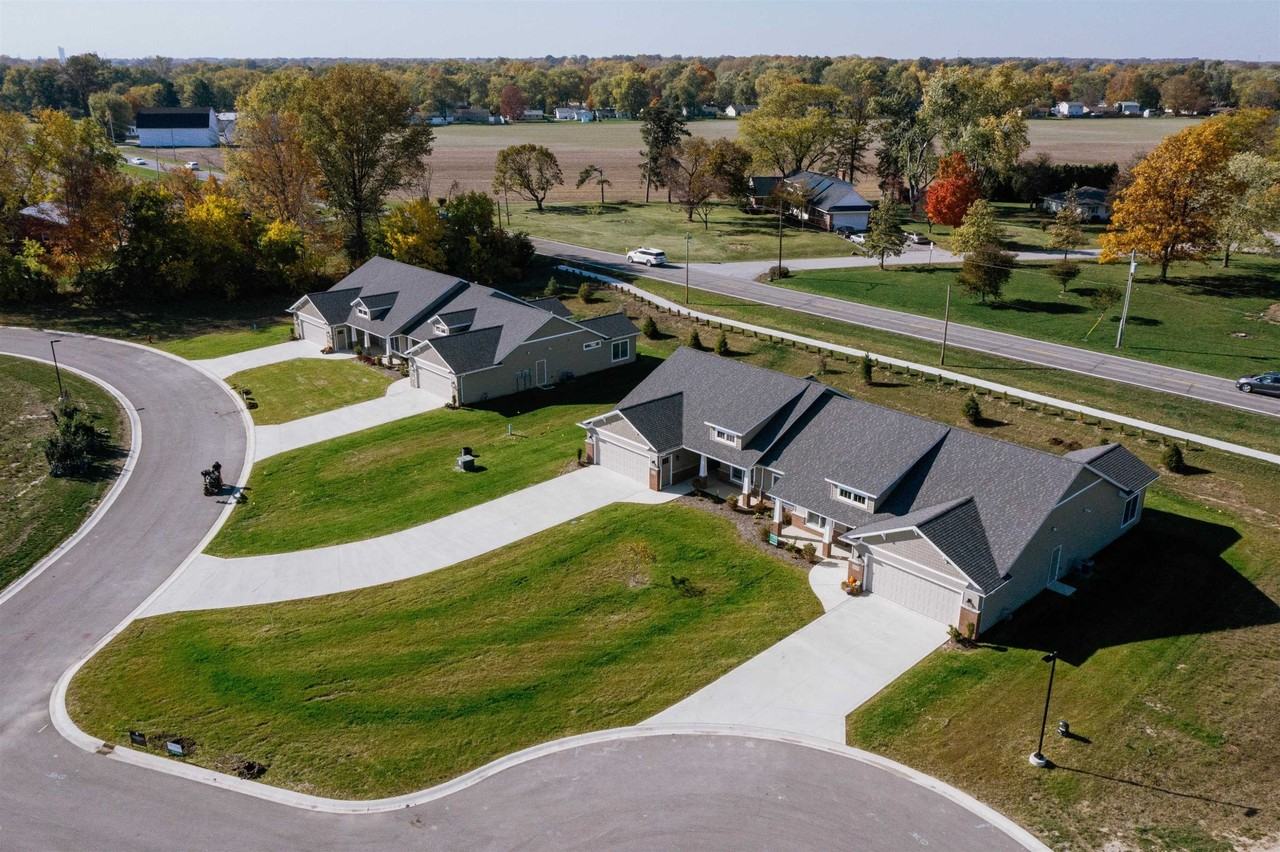 3213 West Bartlett Drive - Photo 2 of 9