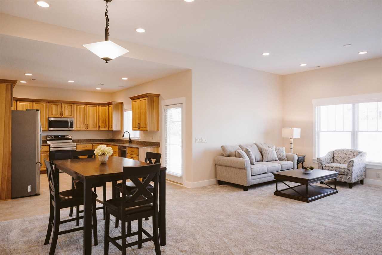 3213 West Bartlett Drive - Photo 5 of 9