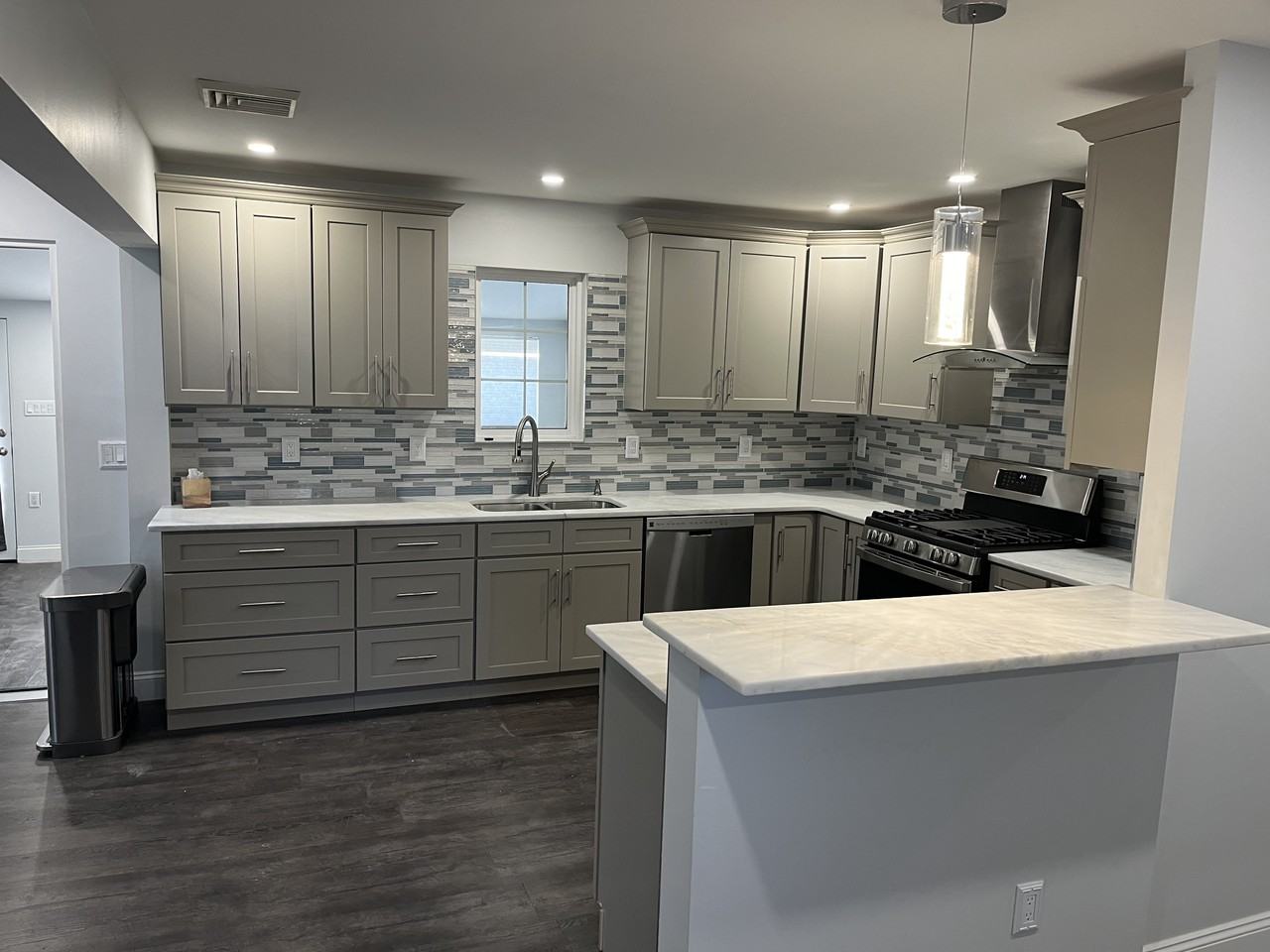 1222 Hampshire Drive - Photo 3 of 15
