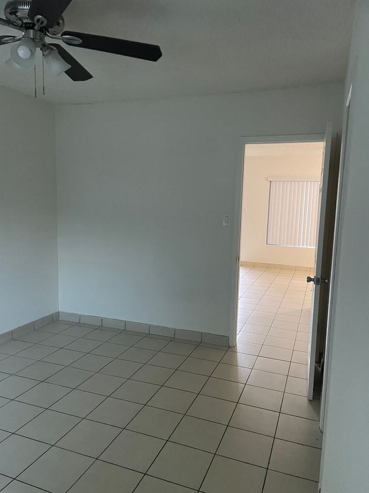 525 S East St #4 - Photo 6 of 13