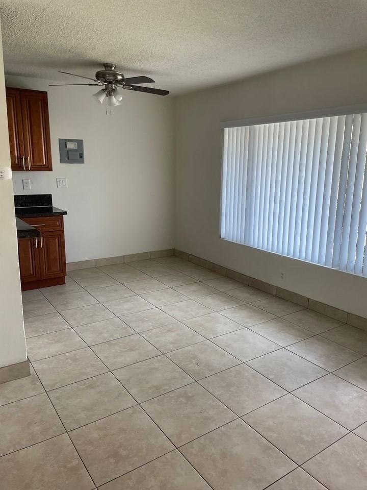 525 S East St #4 - Photo 4 of 13