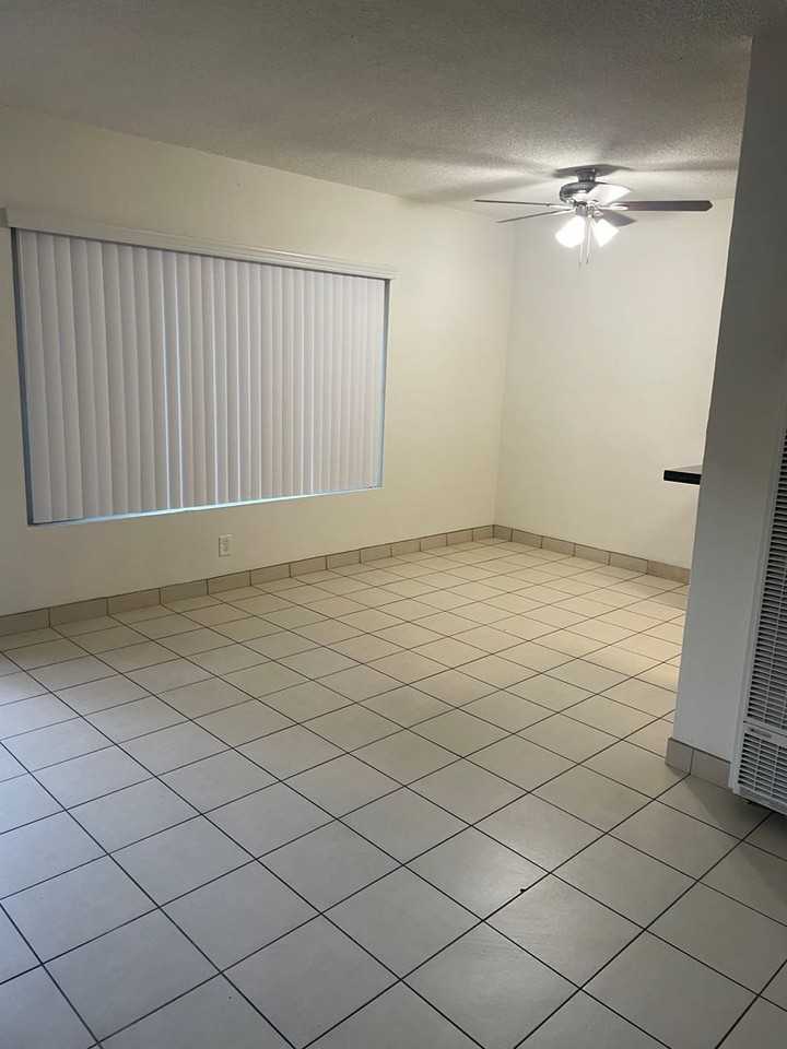 525 S East St #4 - Photo 5 of 13
