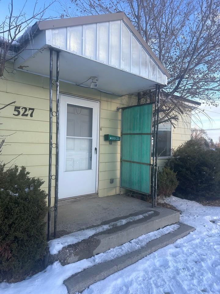 527 Jensen St - Photo 2 of 16