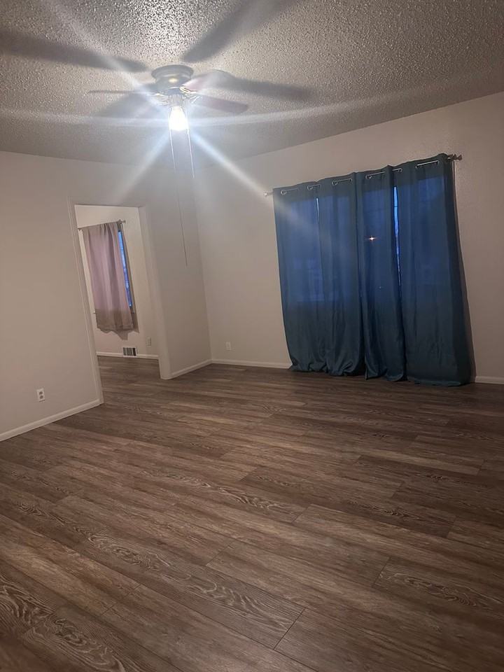 527 Jensen St - Photo 3 of 16
