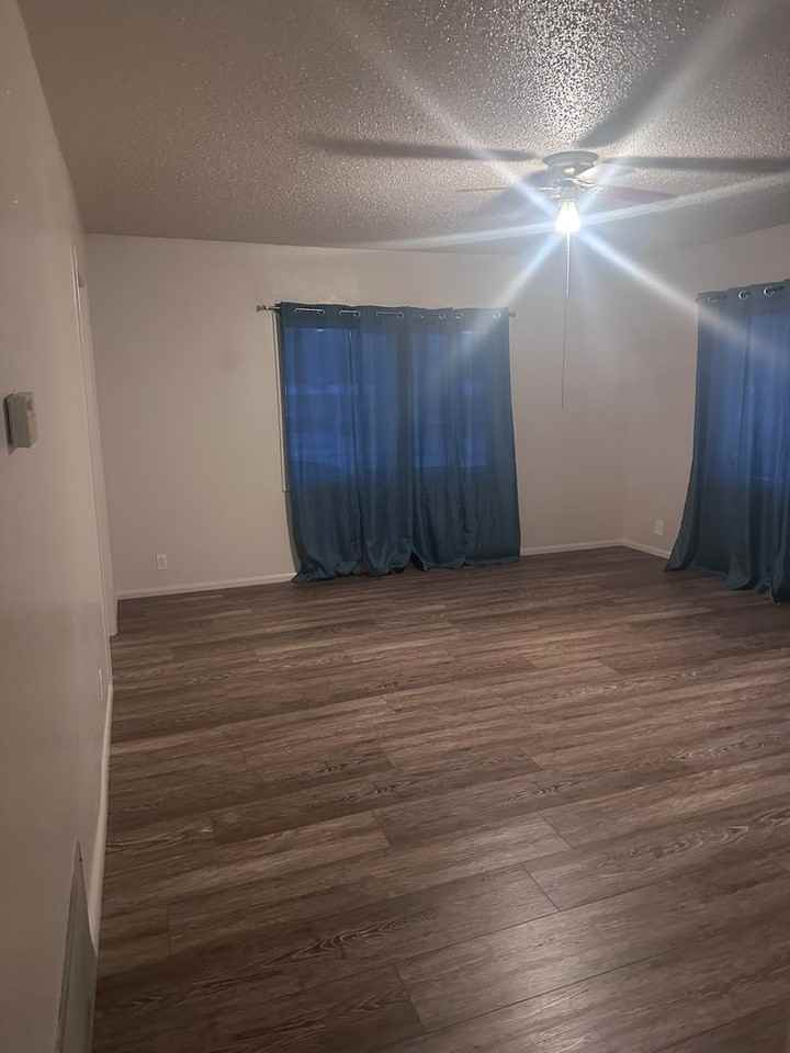 527 Jensen St - Photo 4 of 16