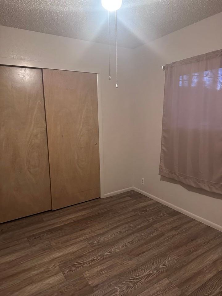 527 Jensen St - Photo 5 of 16