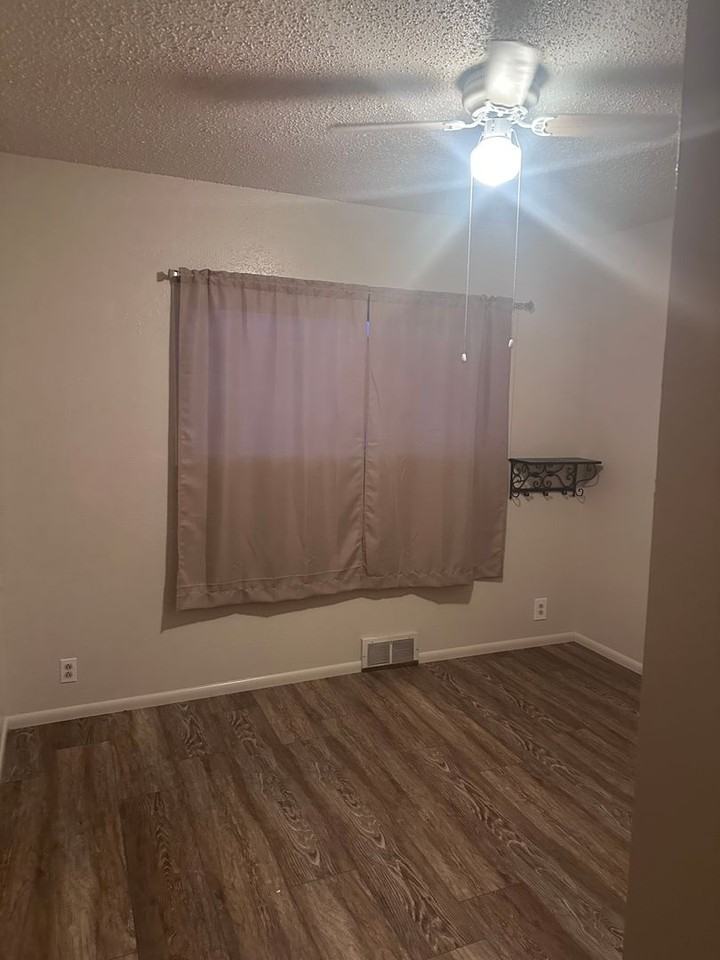 527 Jensen St - Photo 6 of 16