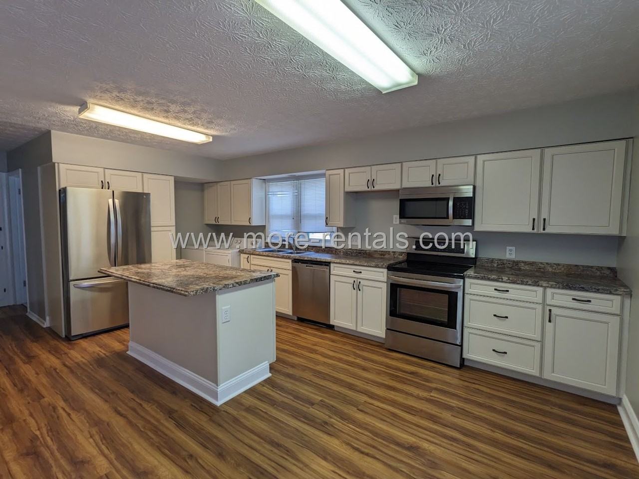 398 Collingwood Ave - Photo 4 of 17