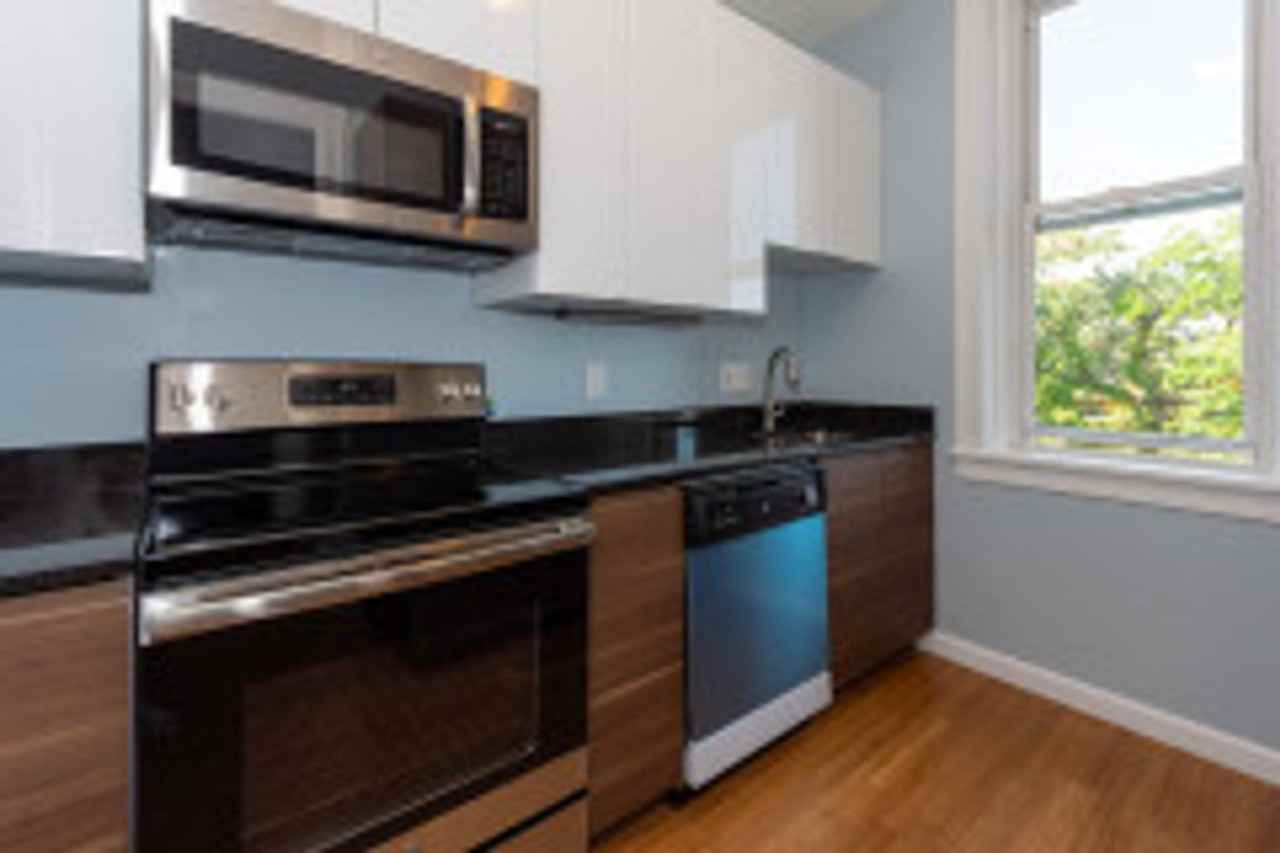 7 Bay State Rd - Photo 4 of 12