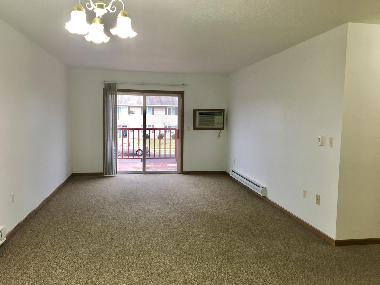 1021 GRANDVIEW AVE - Photo 3 of 26