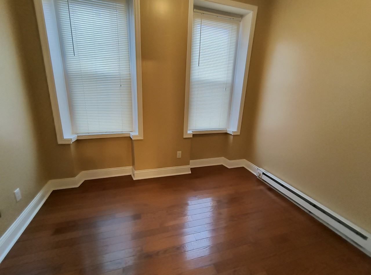 1034 W York St #1 - Photo 4 of 14