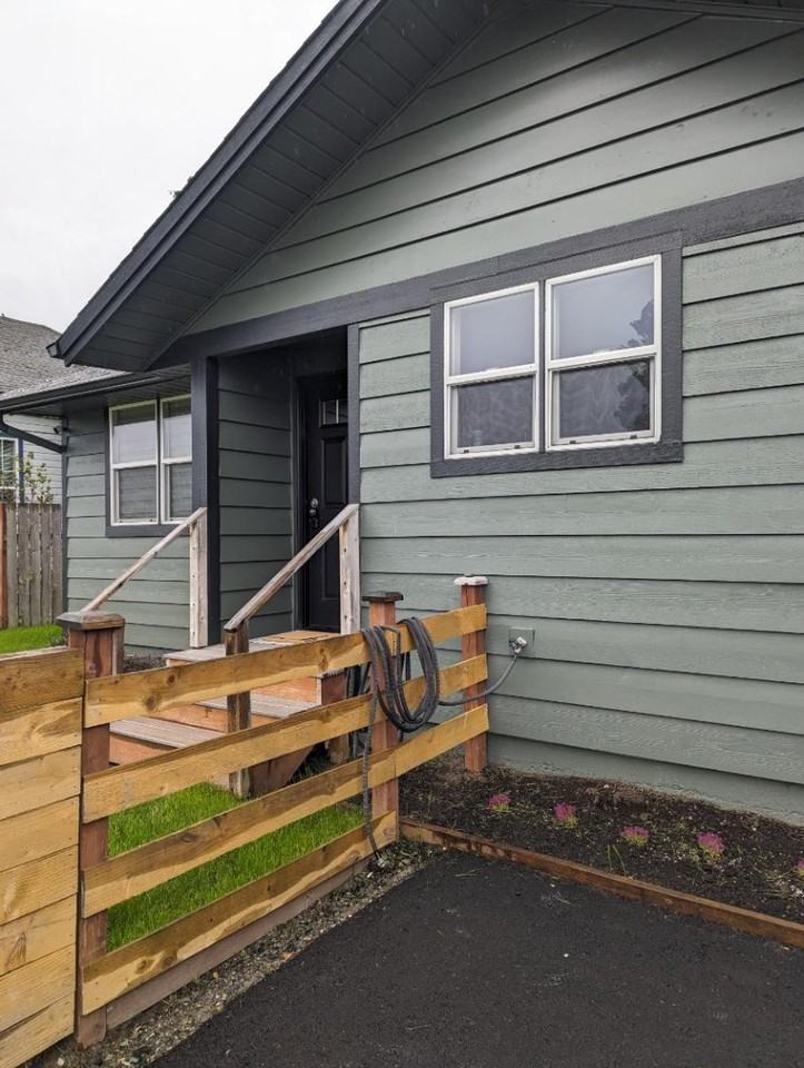 1521 1st St - Photo 2 of 5