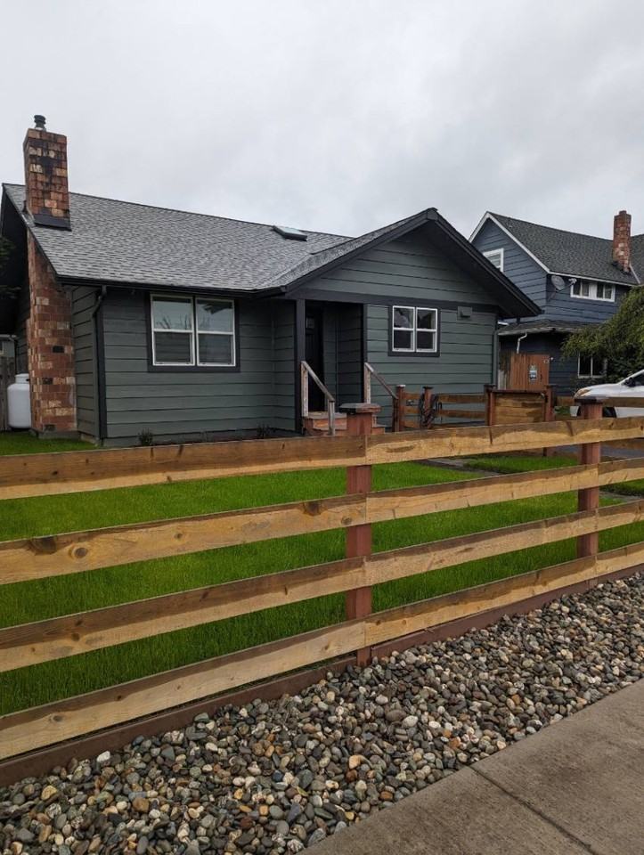 1521 1st St - Photo 3 of 5