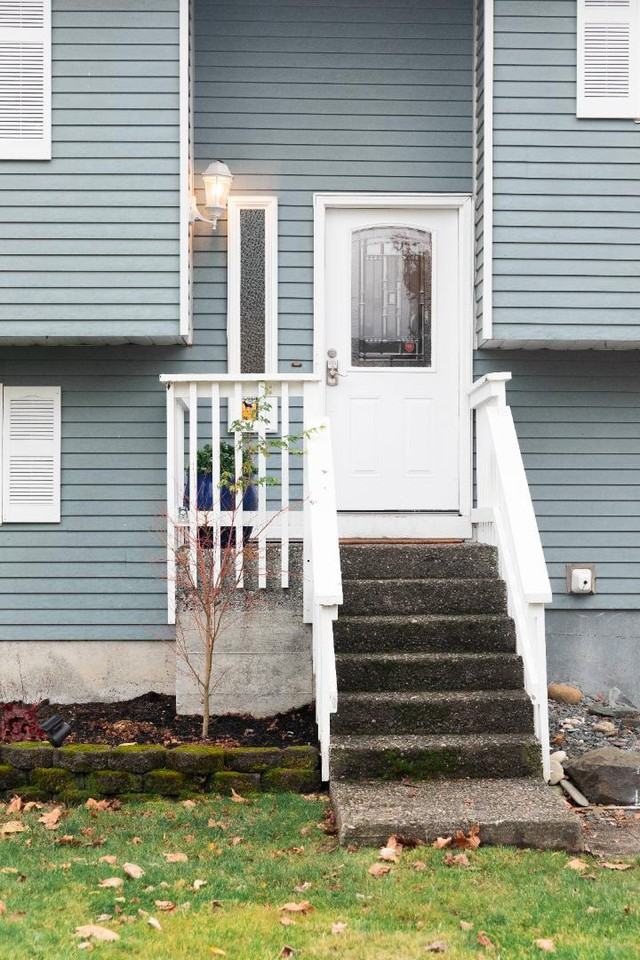 95th House - Photo 2 of 10