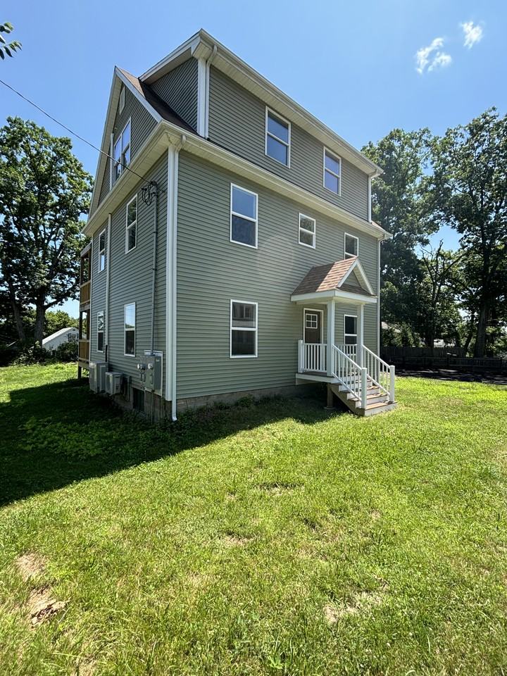 374 Robinson Ave #2 - Photo 2 of 13