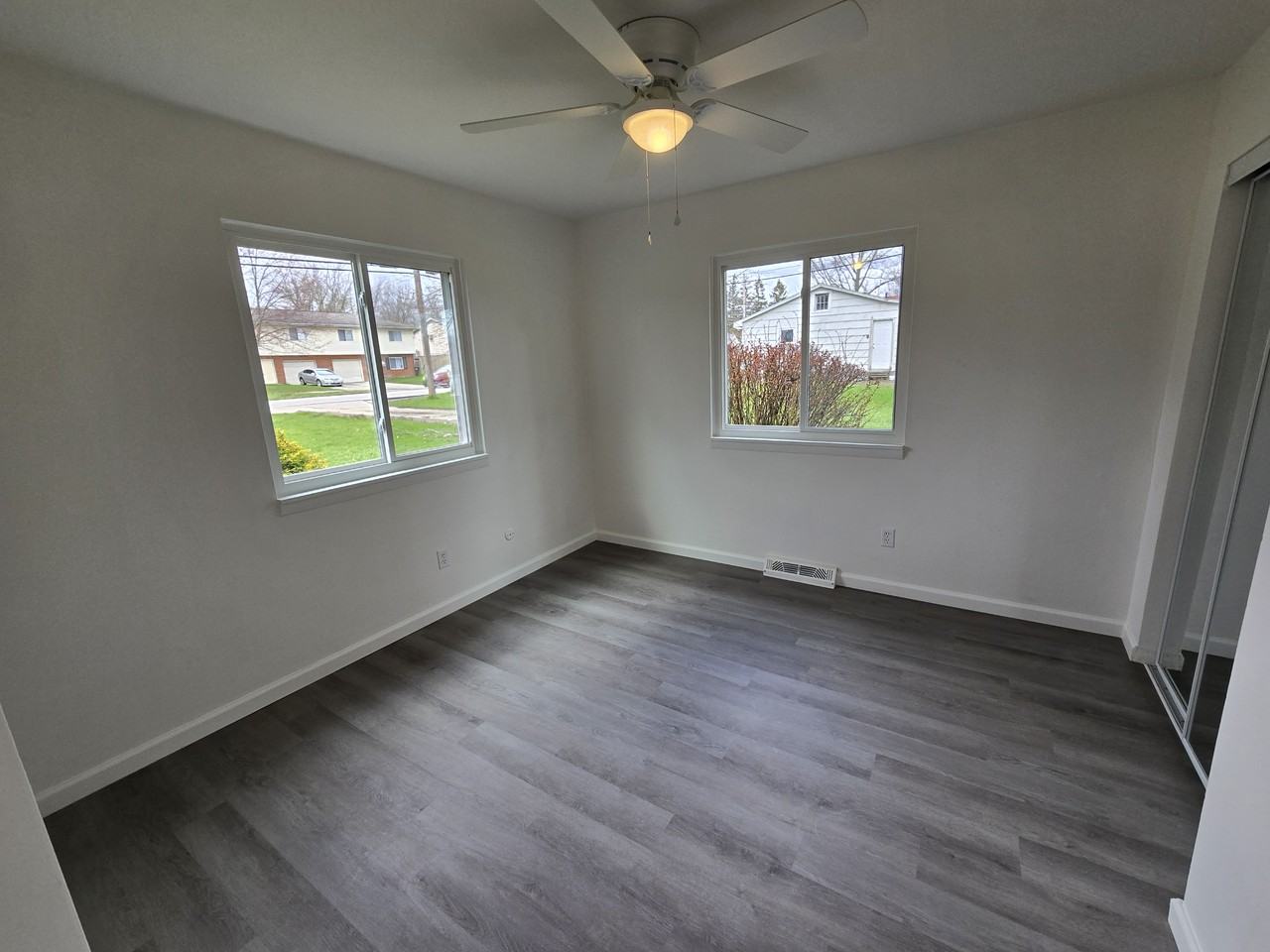 4709 Fishcreek Rd #2 - Photo 5 of 10