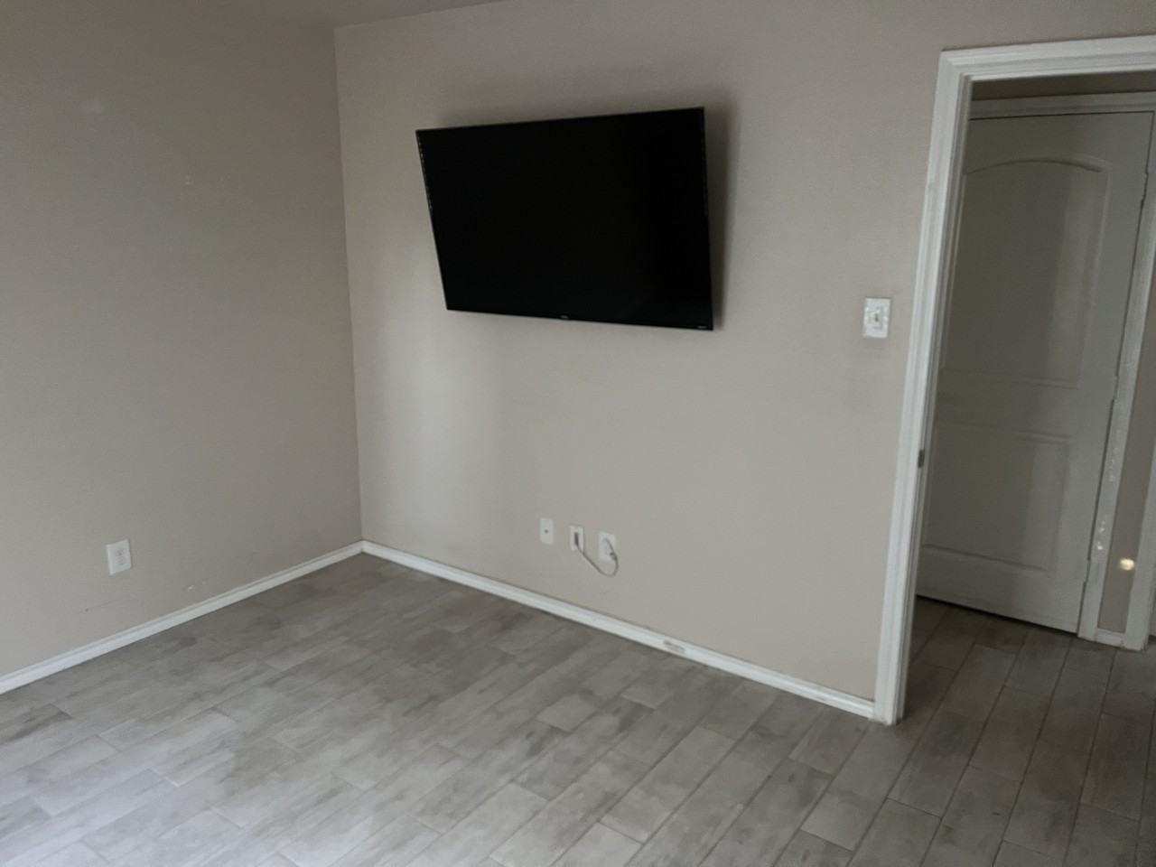 2334 Pine St - Photo 4 of 12